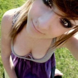 cute cleavage 01