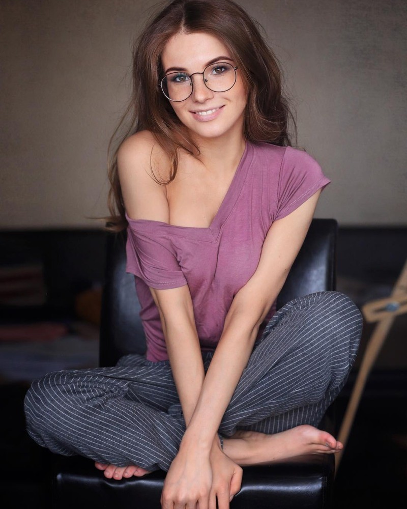 Hot Girls With Glasses More Pics